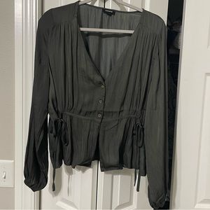 Women’s boutique dressy blouse, size large, worn twice, excellent condition.
